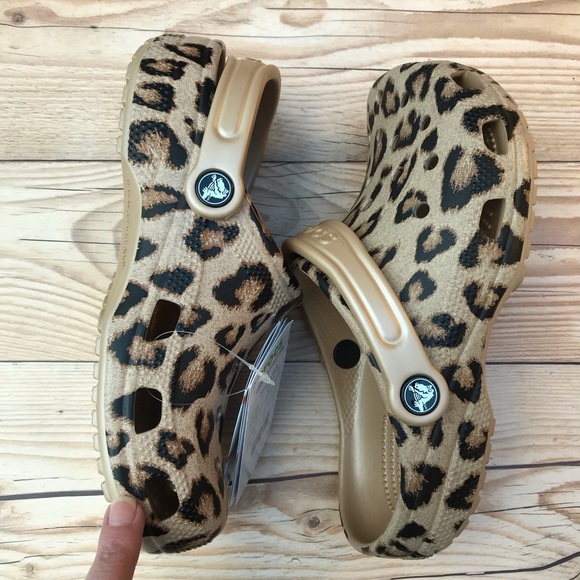 Crocs Classic Leopard Print Clog - Picture 15 of 16